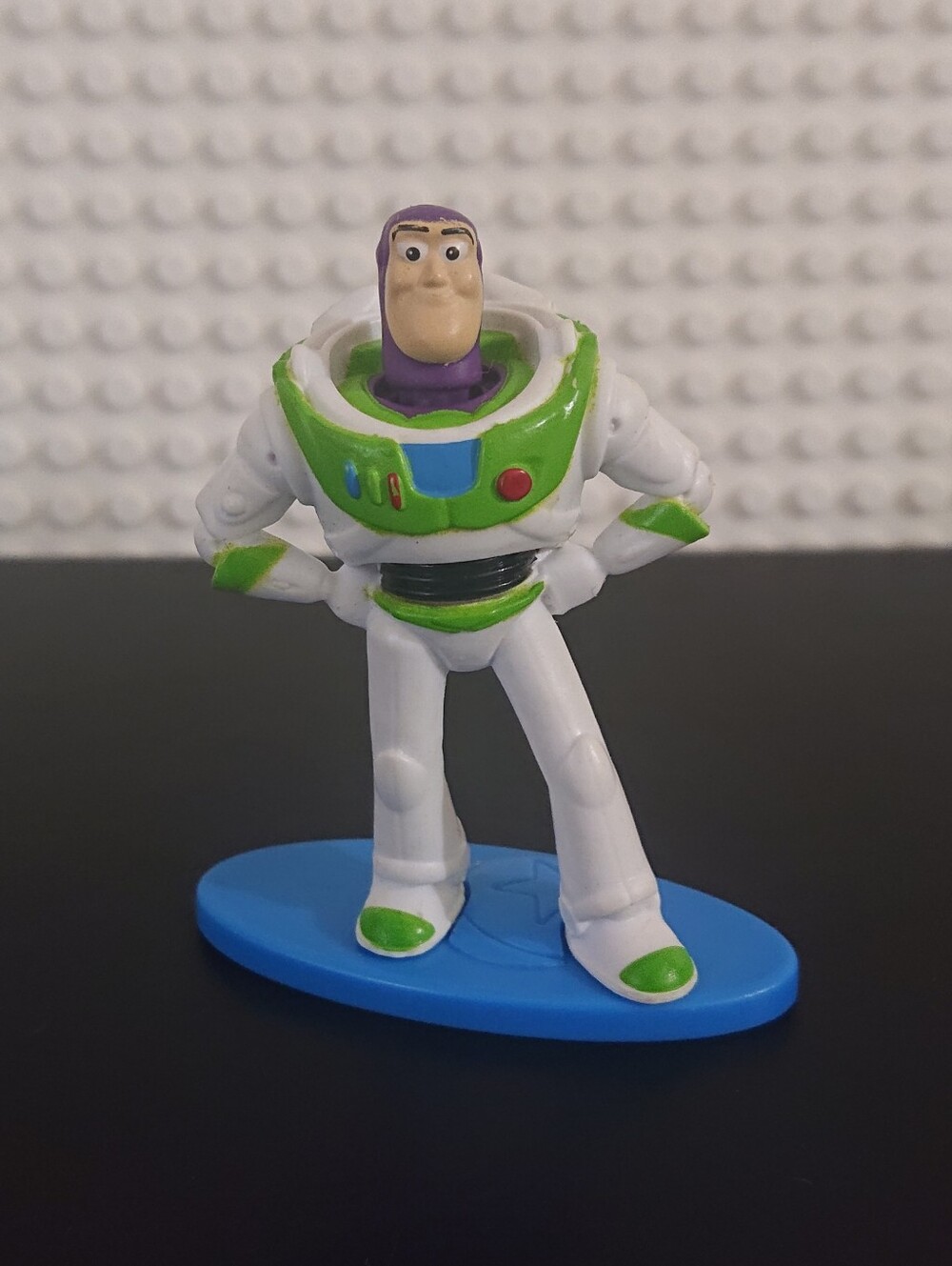 2019 Disney Pixar Toy Story - Buzz Lightyear 2.5" Mini Figure on Blue Base